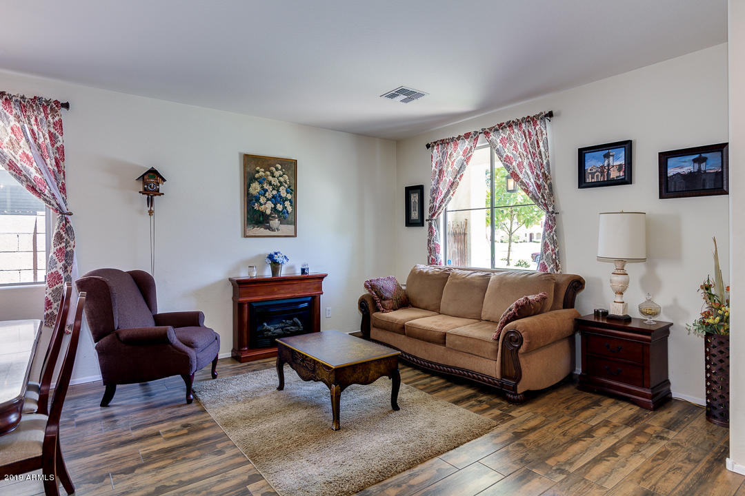 2040 South Martingale Road Gilbert, AZ 85295 - Photo 5 of 46 04-Martingale