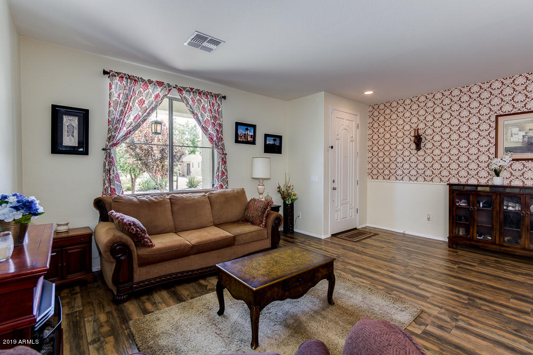 2040 South Martingale Road Gilbert, AZ 85295 - Photo 6 of 46 05-Martingale
