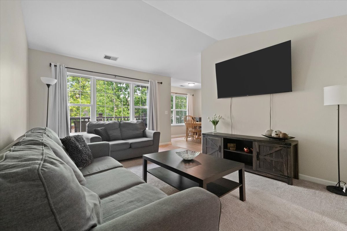 1171 North Red Oak Circle, Unit 3 Round Lake Beach, IL 60073 - Photo 2 of 16