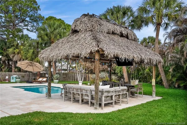 a view of a yard with a tree