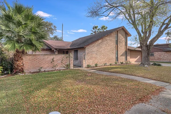 $2,800 | 5518 Sarazen Drive, Corpus Christi, TX 78413