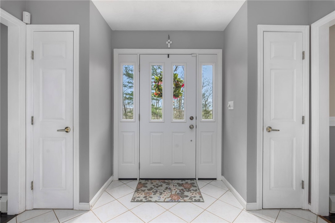 14 Canton Court Cranston, RI 02921 - Photo 5 of 50