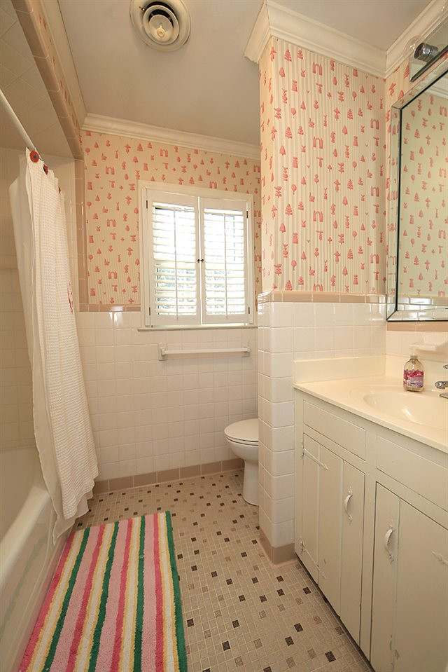 5804 Chelsea Place Raleigh, NC 27612 - Photo 21 of 29 Bathroom