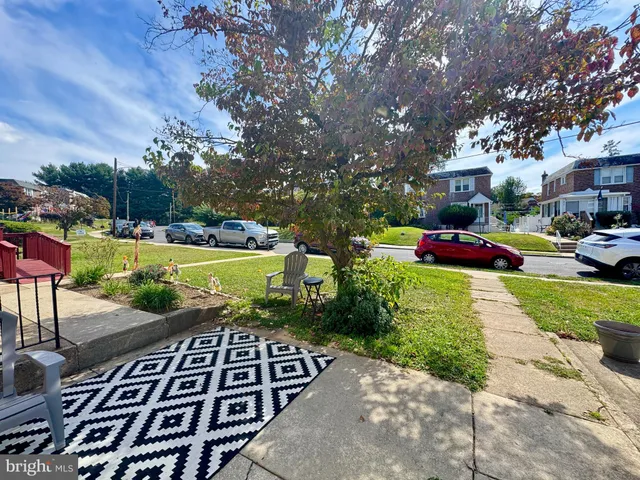 a view of a yard with cars parked