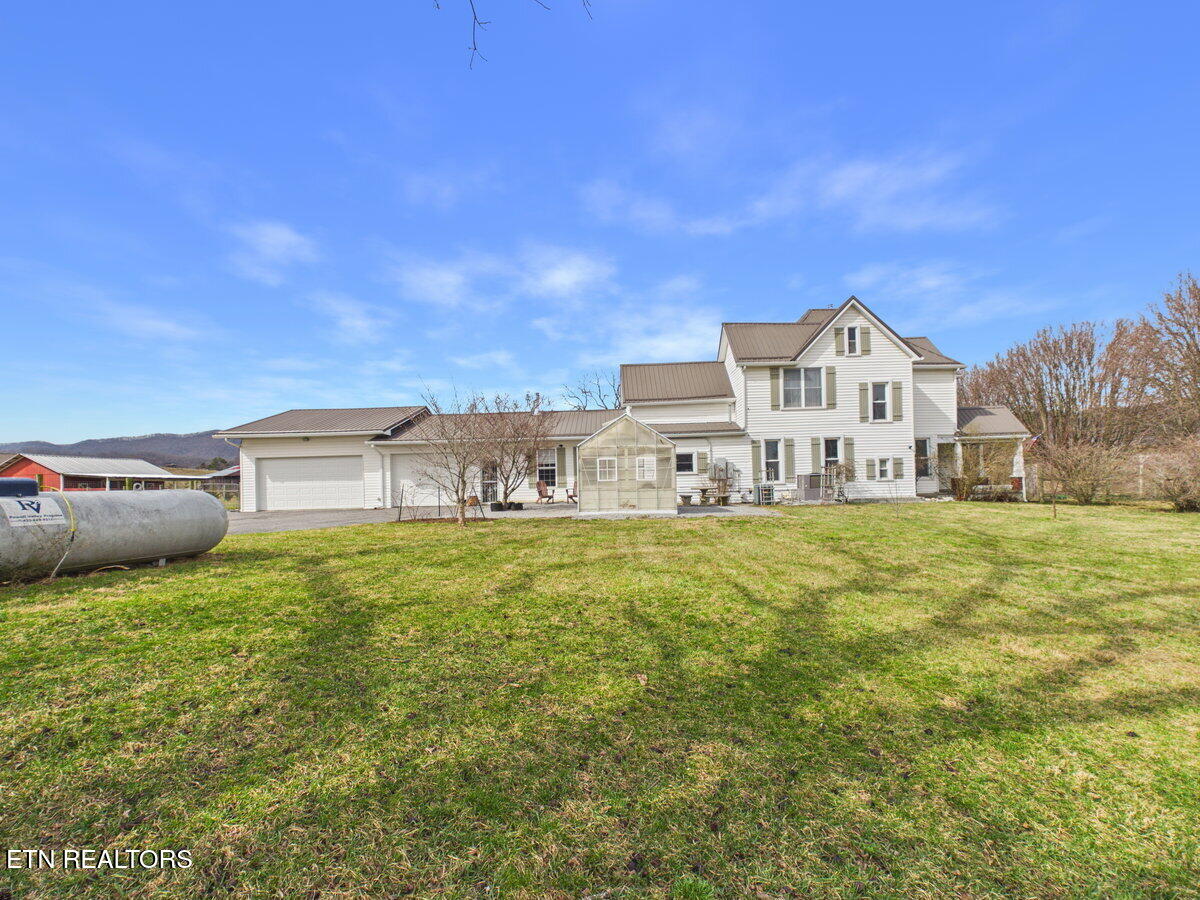 207 Thomas Road Speedwell, TN 37870 - Photo 15 of 59 CAM06131G6-PR0015-STILL017