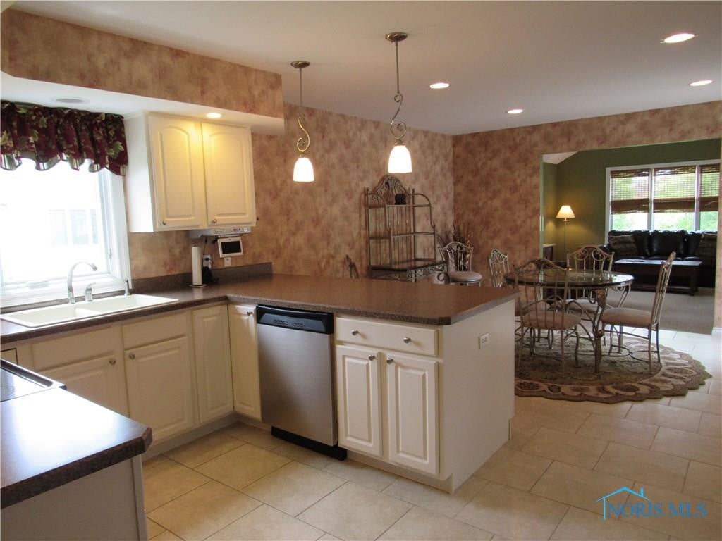 4280 Crystal Ridge Maumee, OH 43537 - Photo 9 of 26 Gallery Image 9