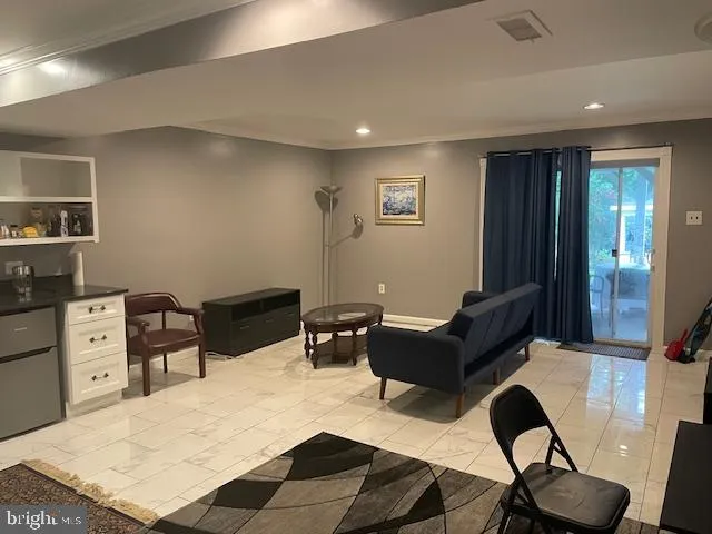 $900 | 5223 Portsmouth Road, Fairfax, VA 22032