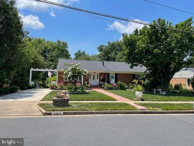 $900 | 5223 Portsmouth Road, Fairfax, VA 22032