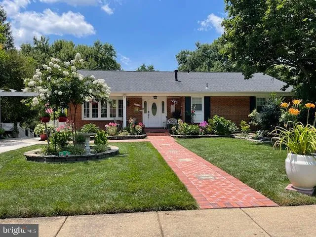 $900 | 5223 Portsmouth Road, Fairfax, VA 22032