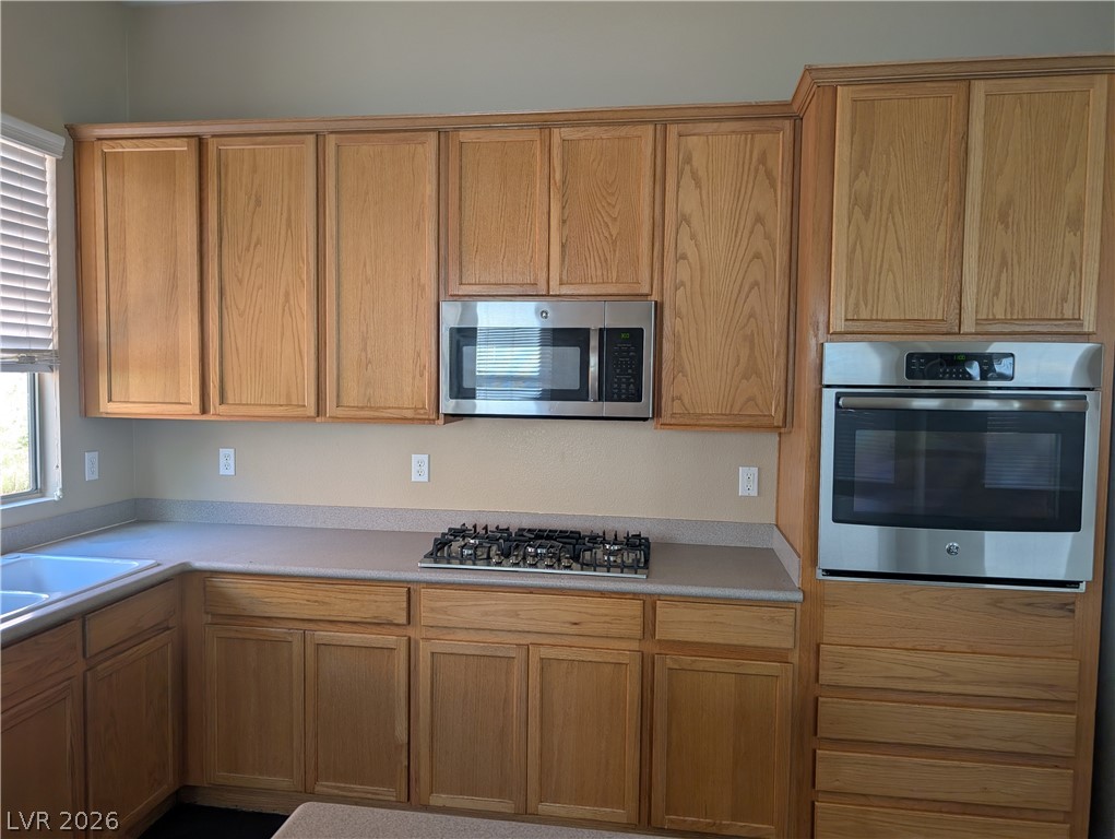 2435 Carnegie Hall Street Las Vegas, NV 89135 - Photo 7 of 25 NEW Stainless Steel Gas Cooktop & Refrigerator