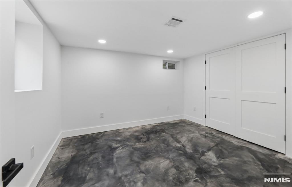 8 Annette Terrace Lodi, NJ 07644 - Photo 17 of 20