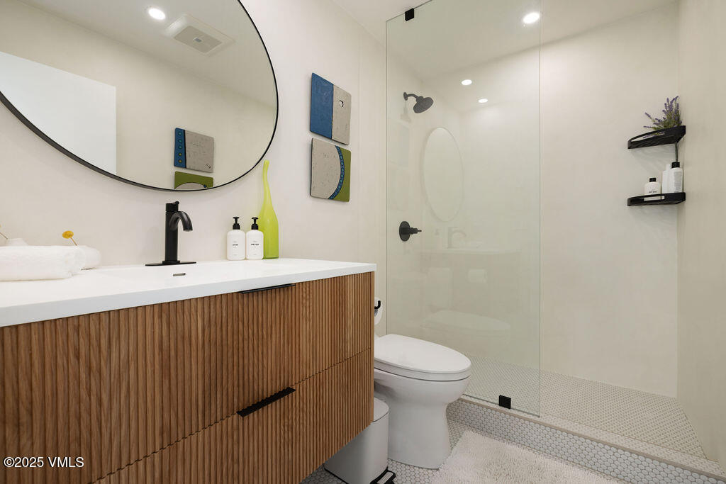 710 West Lionshead Circle, Unit 311 Vail, CO 81657 - Photo 17 of 29 2512_vail_spa_311_interior_bath02