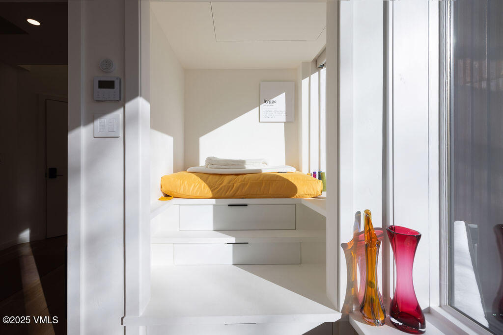 710 West Lionshead Circle, Unit 311 Vail, CO 81657 - Photo 6 of 29 2512_vail_spa_311_interior_daybed