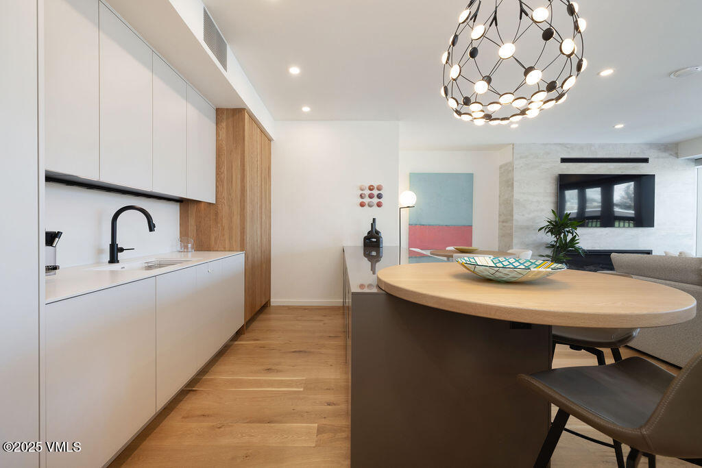 710 West Lionshead Circle, Unit 311 Vail, CO 81657 - Photo 9 of 29 2512_vail_spa_311_interior_kitchen_b