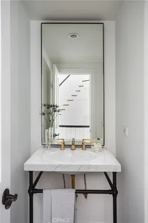 $5,995,000 | 212 Kings Place, Newport Beach, CA 92663