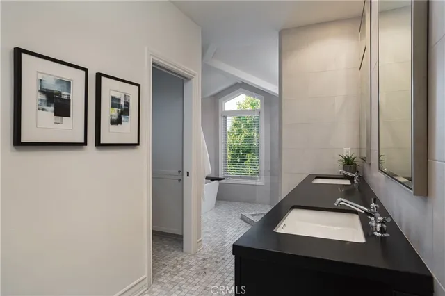 $5,995,000 | 212 Kings Place, Newport Beach, CA 92663