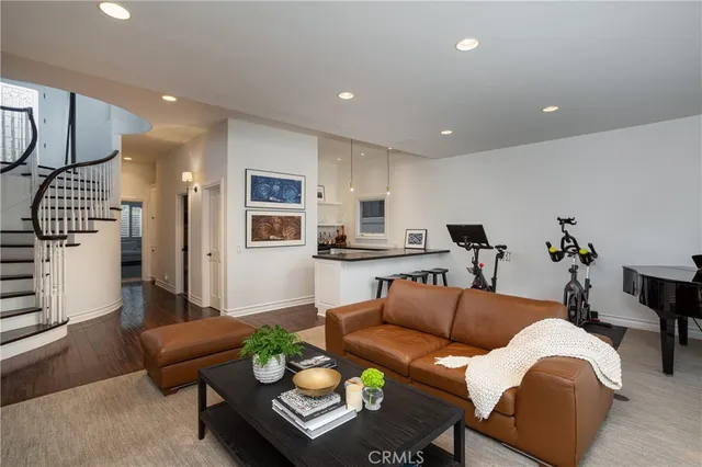 $5,995,000 | 212 Kings Place, Newport Beach, CA 92663