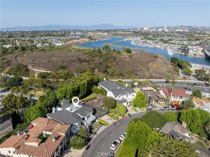 $5,995,000 | 212 Kings Place, Newport Beach, CA 92663