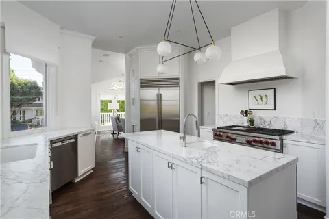 $5,995,000 | 212 Kings Place, Newport Beach, CA 92663