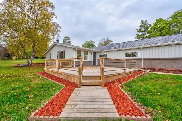 $370,000 | W8388 Crawford Road, Portage, WI 53901