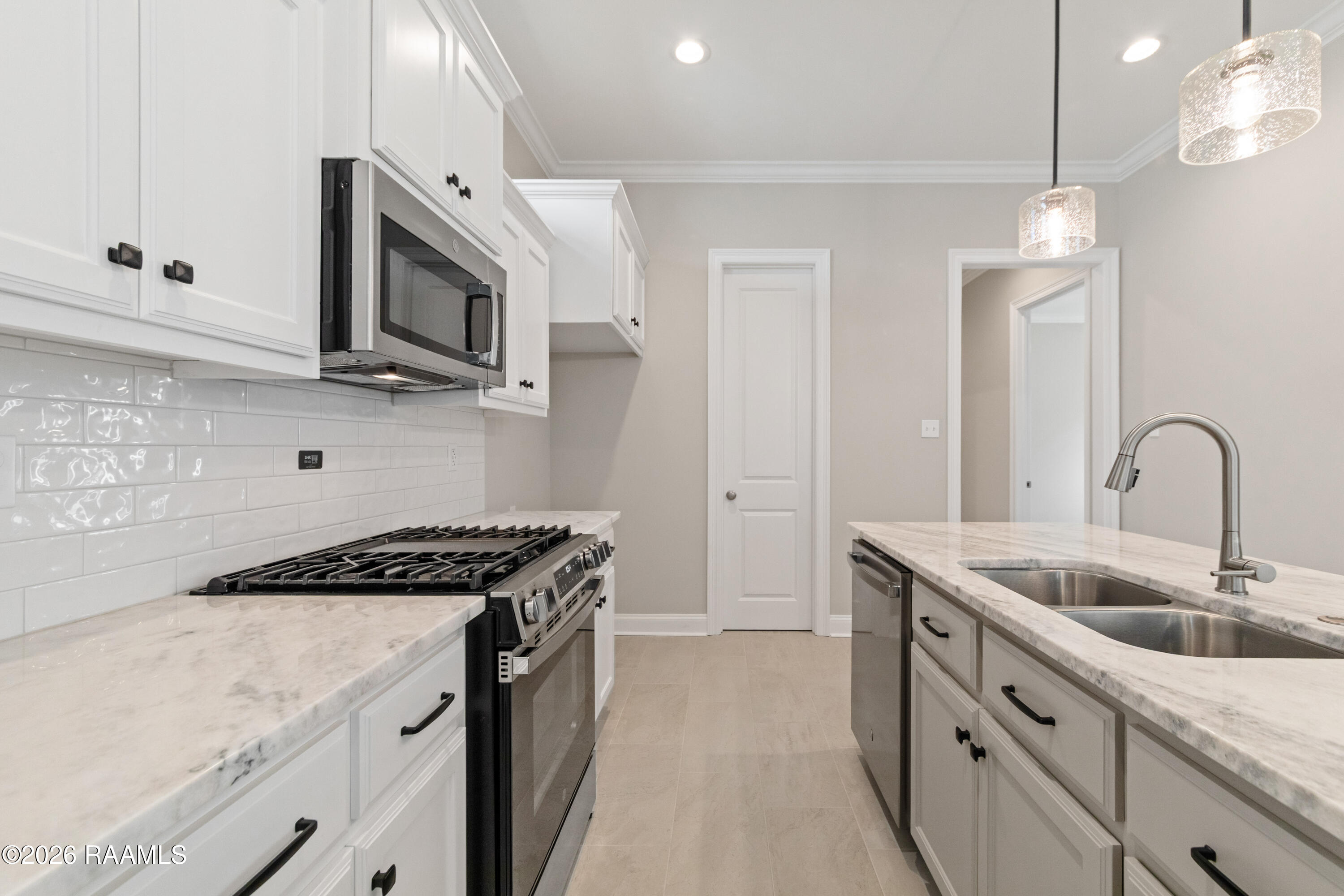 117 Lenova Lane Lafayette, LA 70507 - Photo 13 of 40 117 Lenova Ln-34