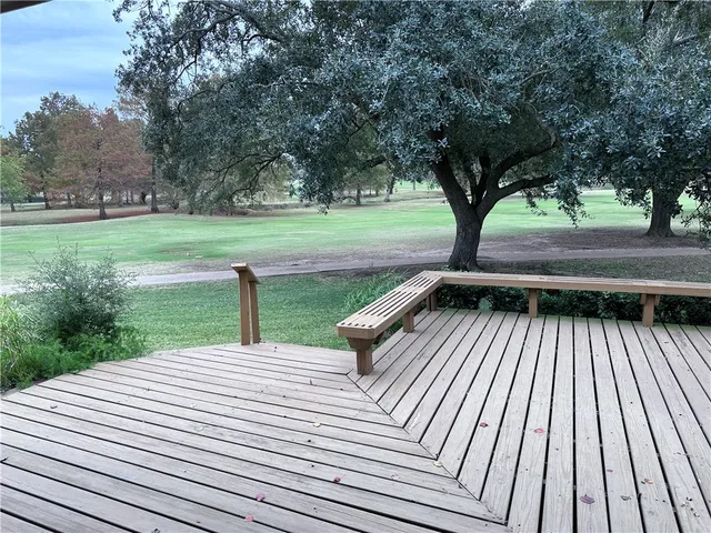 a view of a house with backyard and garden
