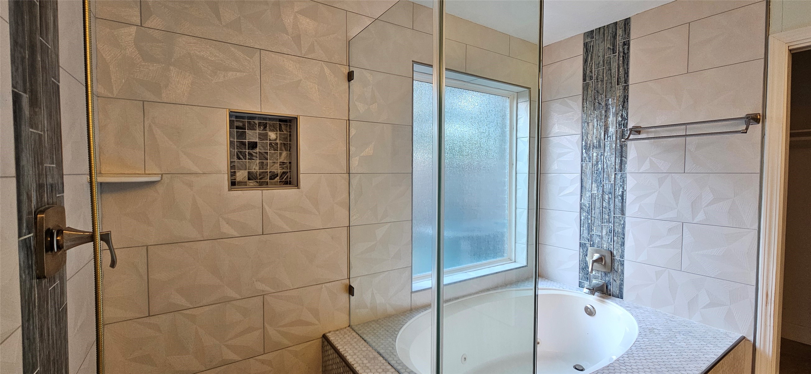 13035 Bainbridge Trail Houston, TX 77065 - Photo 14 of 31 Primary en suite