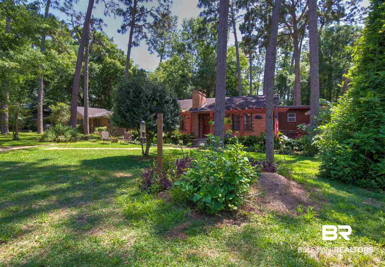 206 Orange Avenue Fairhope, AL 36532 - Photo 3 of 32