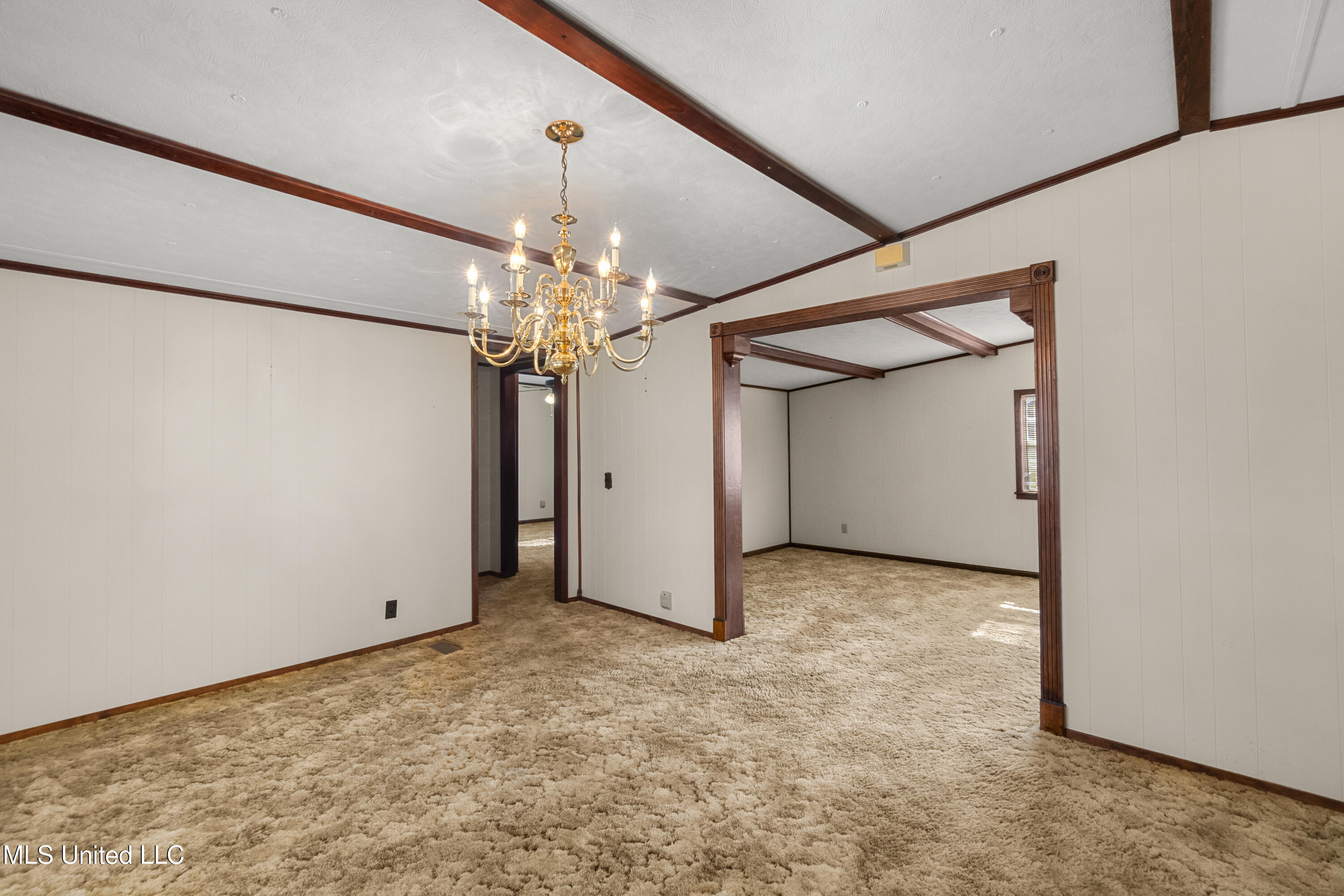 64 Eastview Circle Laurel, MS 39443 - Photo 4 of 14 4