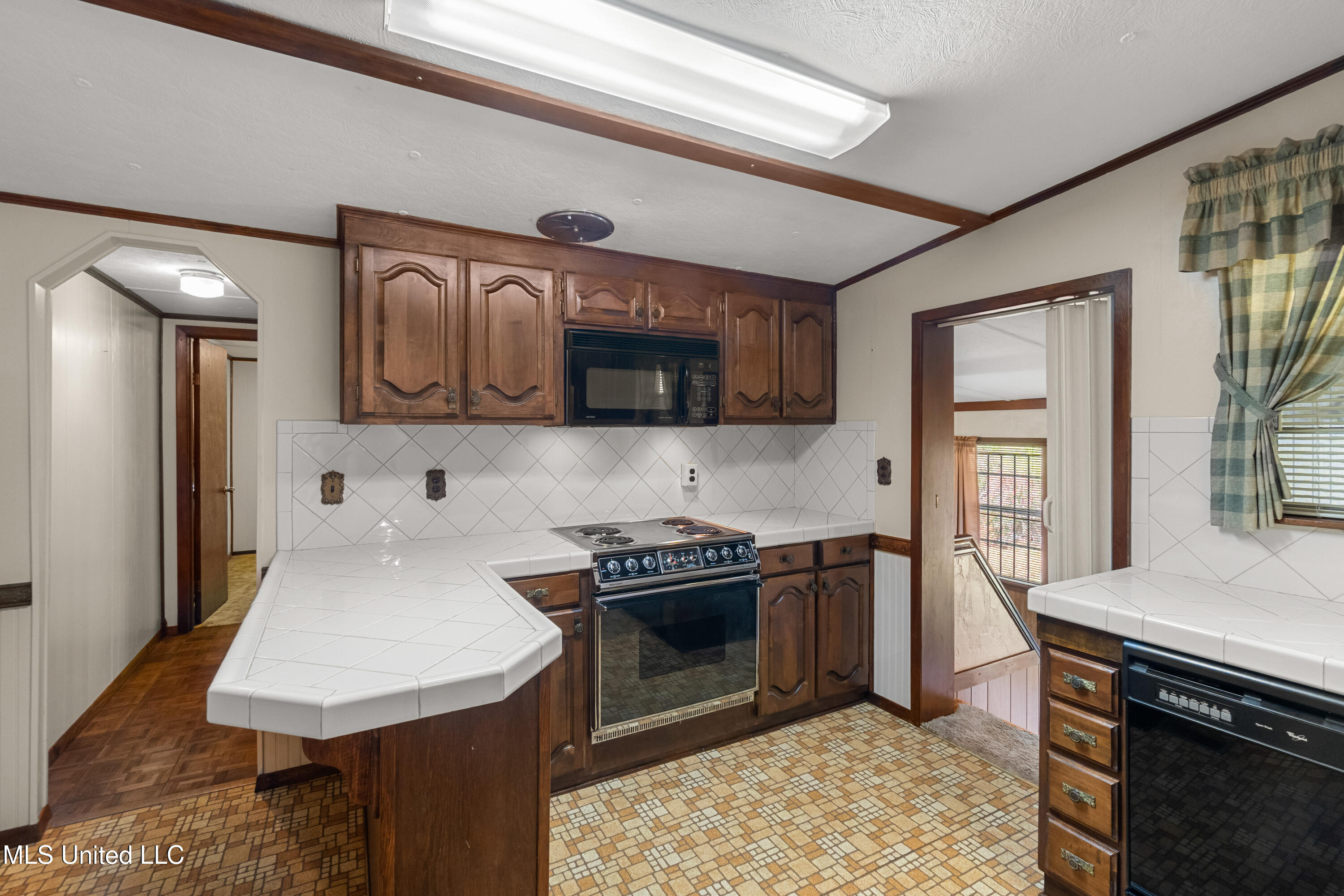 64 Eastview Circle Laurel, MS 39443 - Photo 5 of 14 5