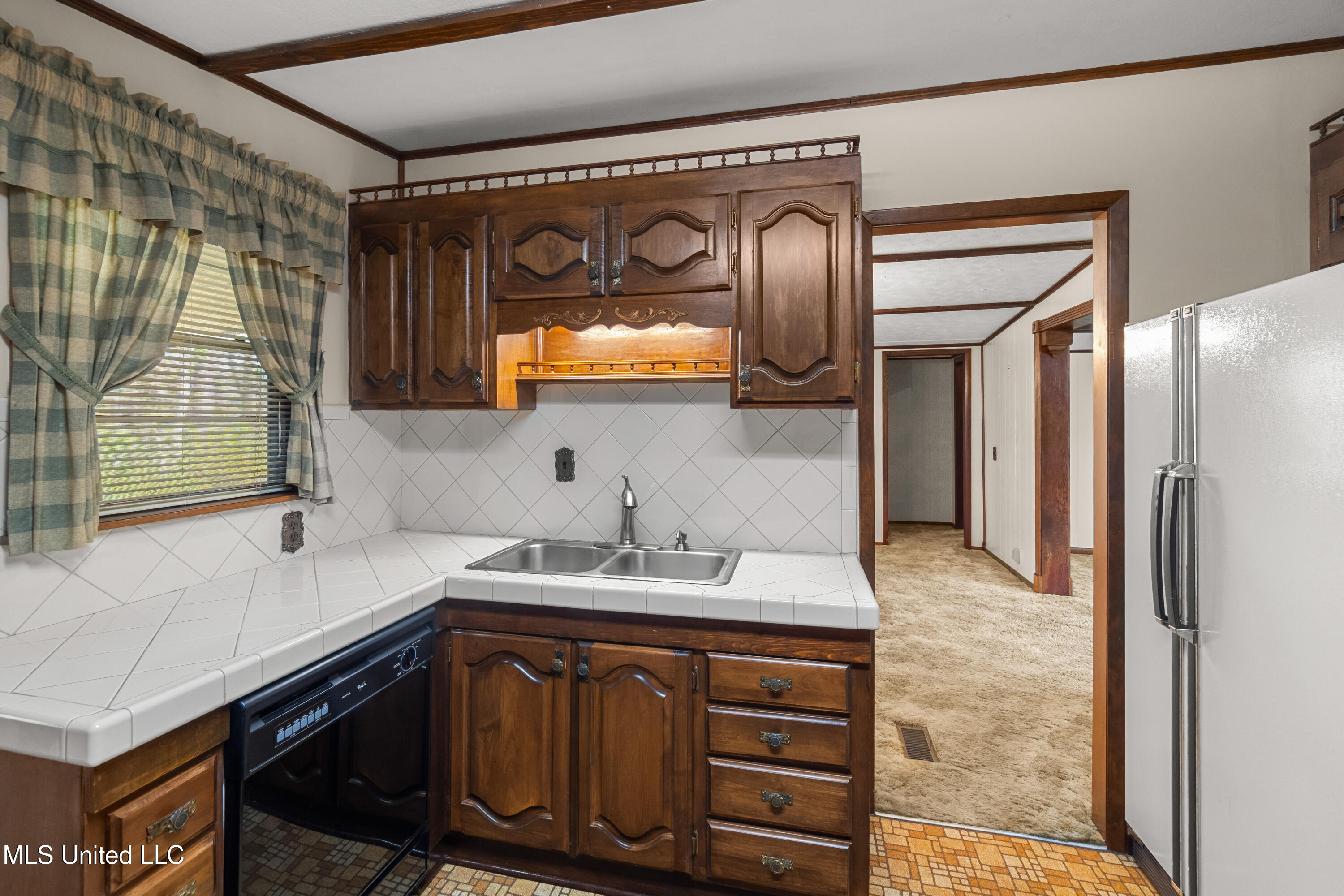 64 Eastview Circle Laurel, MS 39443 - Photo 6 of 14 6