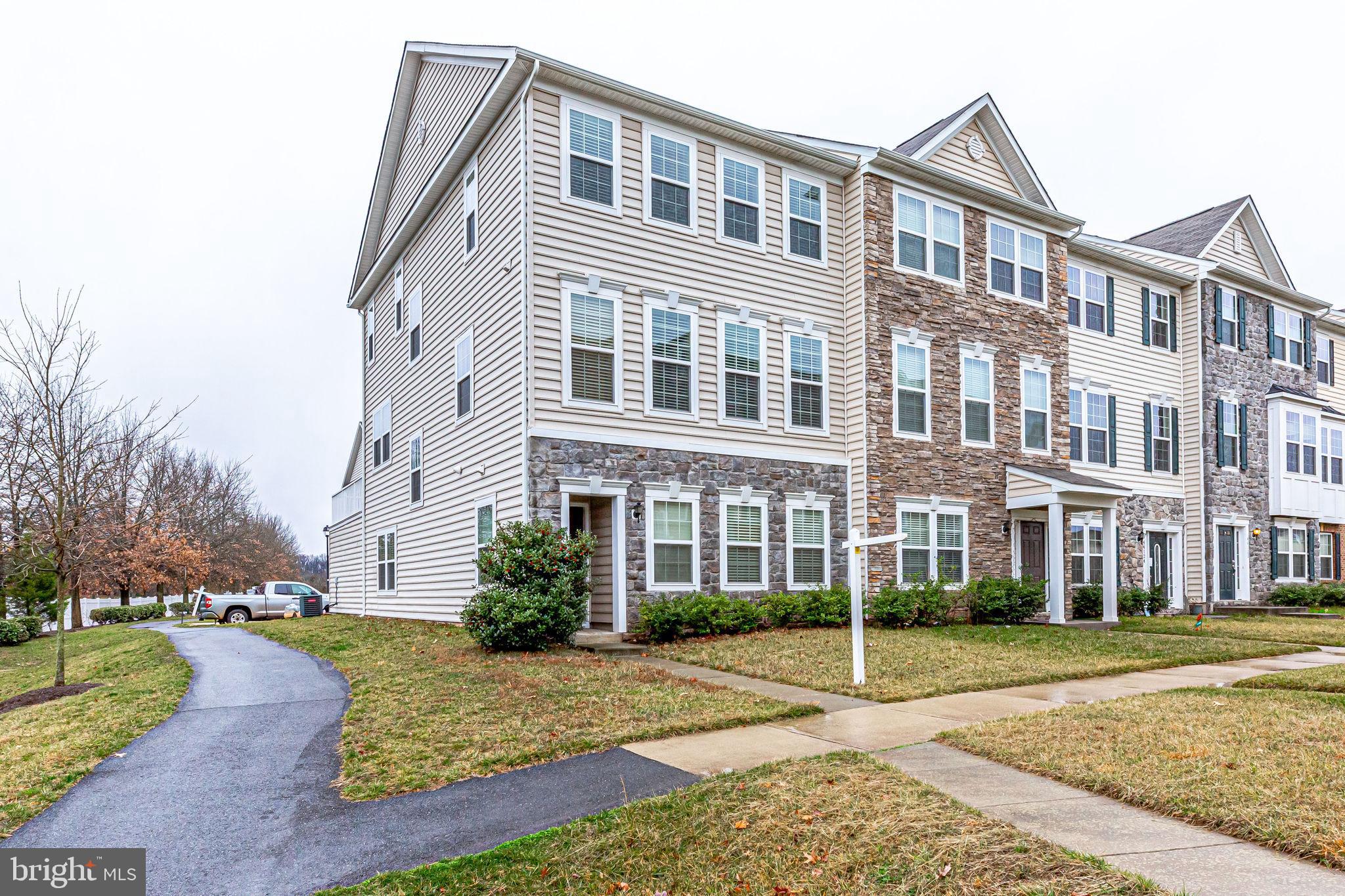 44128 Turf Field Square Chantilly, VA 20152 - Photo 2 of 56 Gallery Image 2