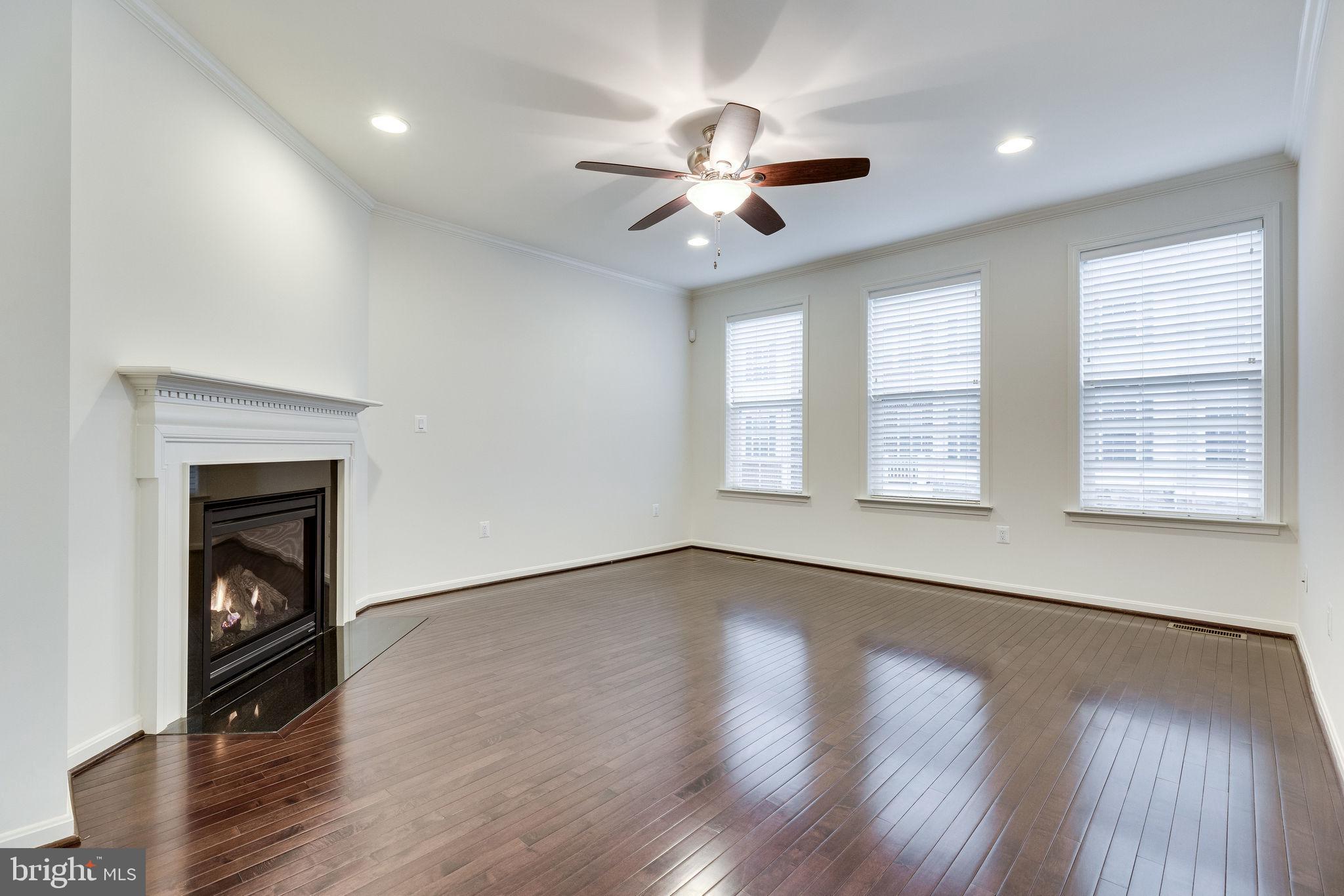 44128 Turf Field Square Chantilly, VA 20152 - Photo 14 of 56 Gallery Image 14