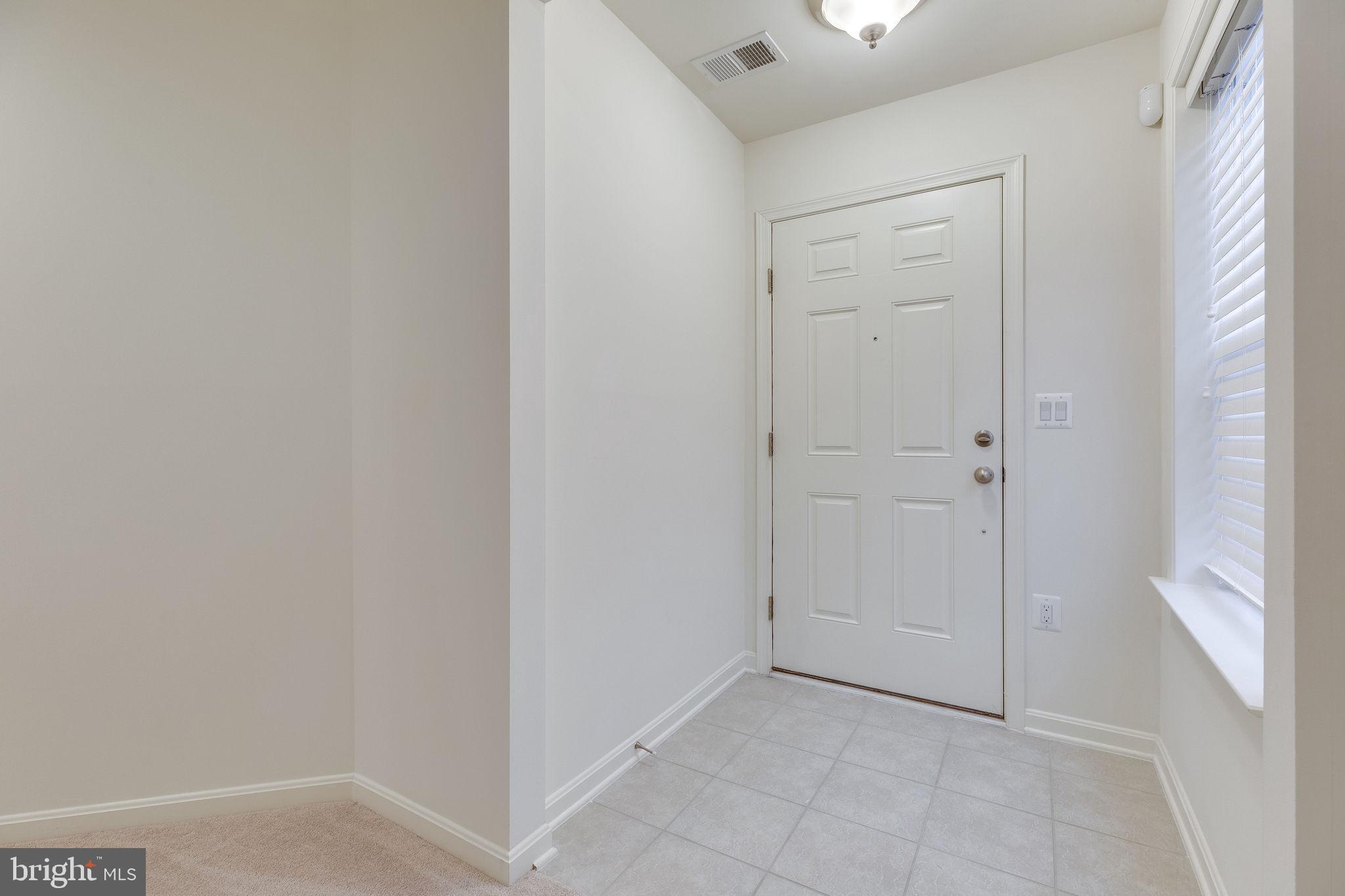 44128 Turf Field Square Chantilly, VA 20152 - Photo 3 of 56 Gallery Image 3