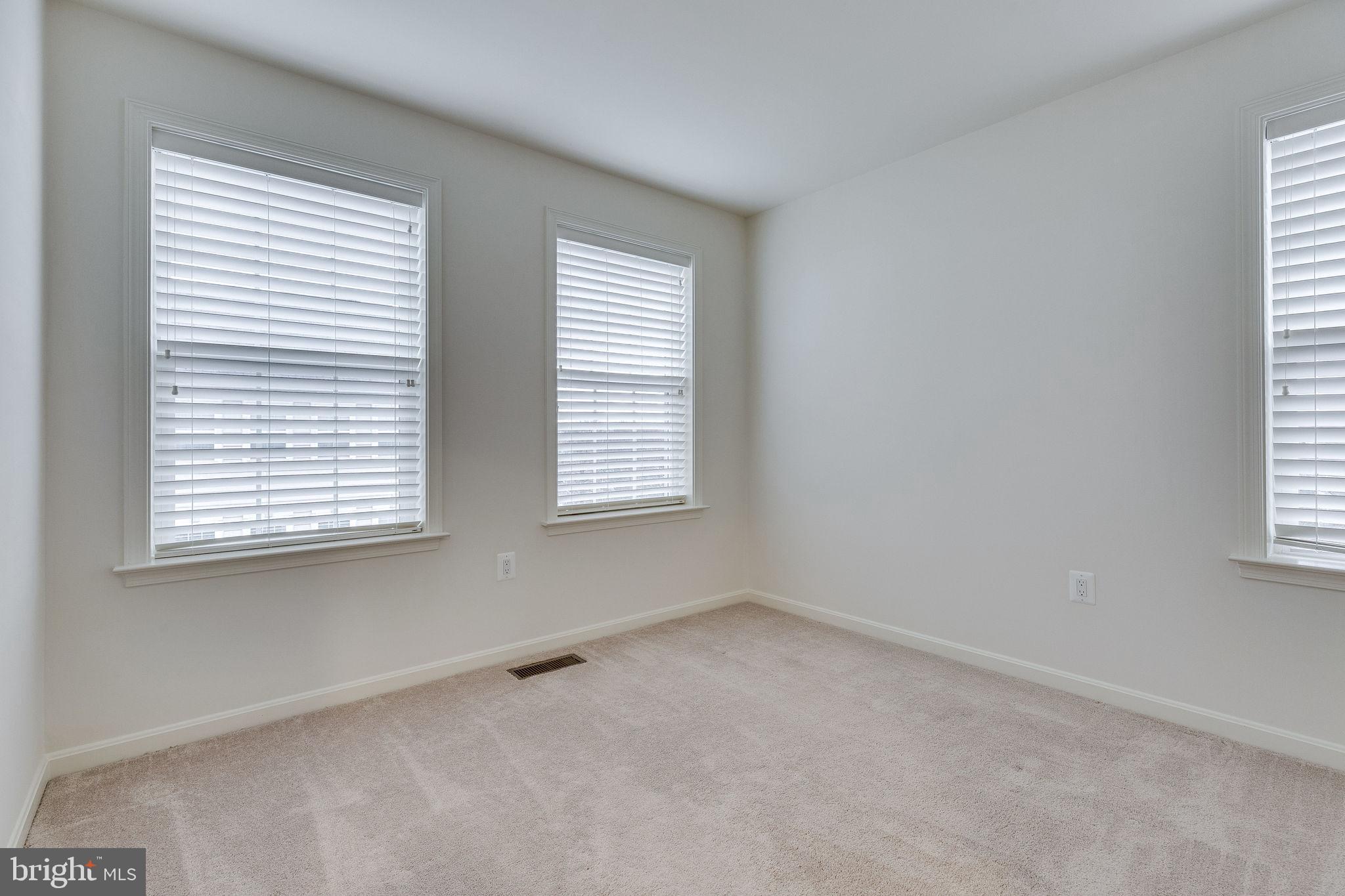 44128 Turf Field Square Chantilly, VA 20152 - Photo 34 of 56 Gallery Image 34