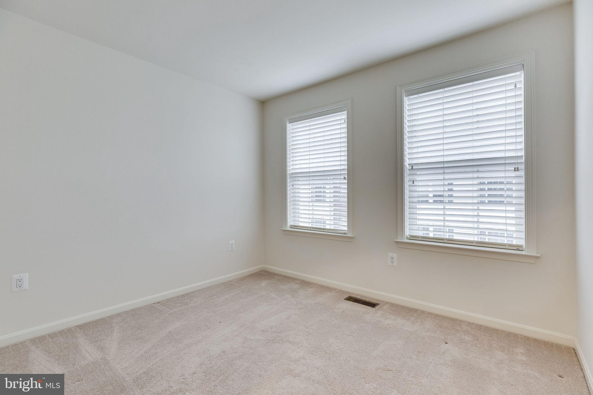 44128 Turf Field Square Chantilly, VA 20152 - Photo 35 of 56 Gallery Image 35