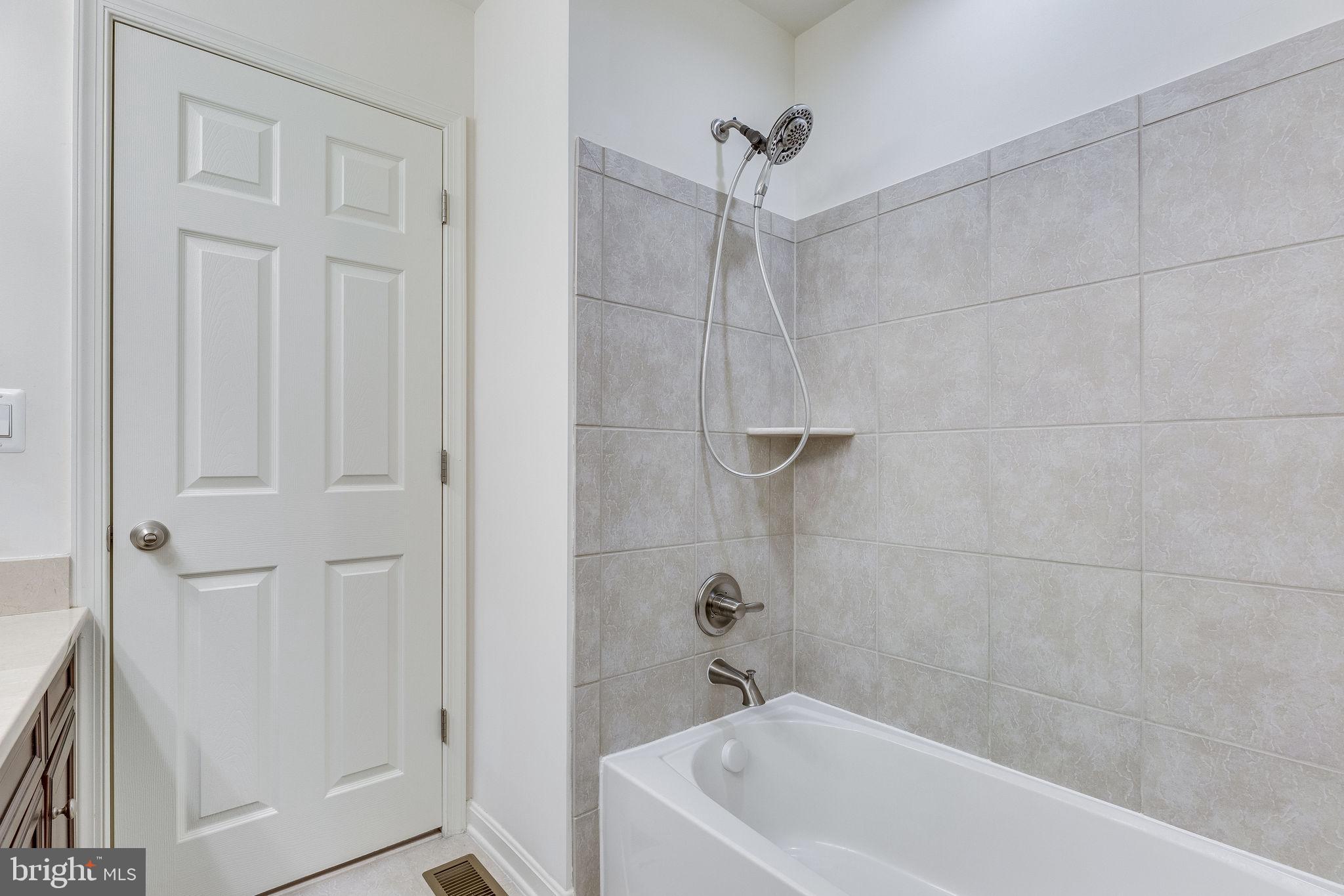 44128 Turf Field Square Chantilly, VA 20152 - Photo 36 of 56 Gallery Image 36