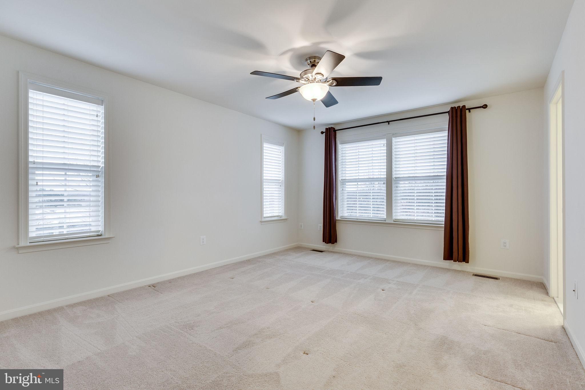44128 Turf Field Square Chantilly, VA 20152 - Photo 40 of 56 Gallery Image 40
