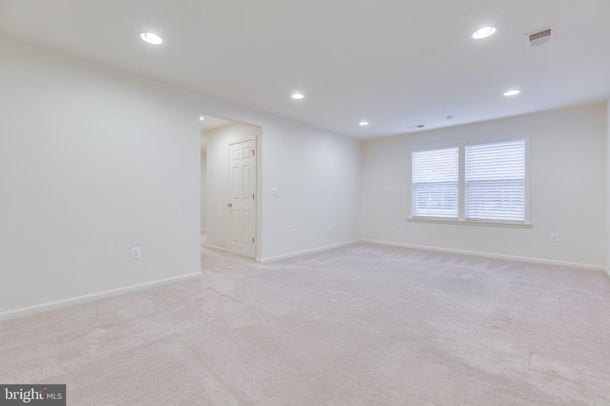 44128 Turf Field Square Chantilly, VA 20152 - Photo 7 of 56 Gallery Image 7