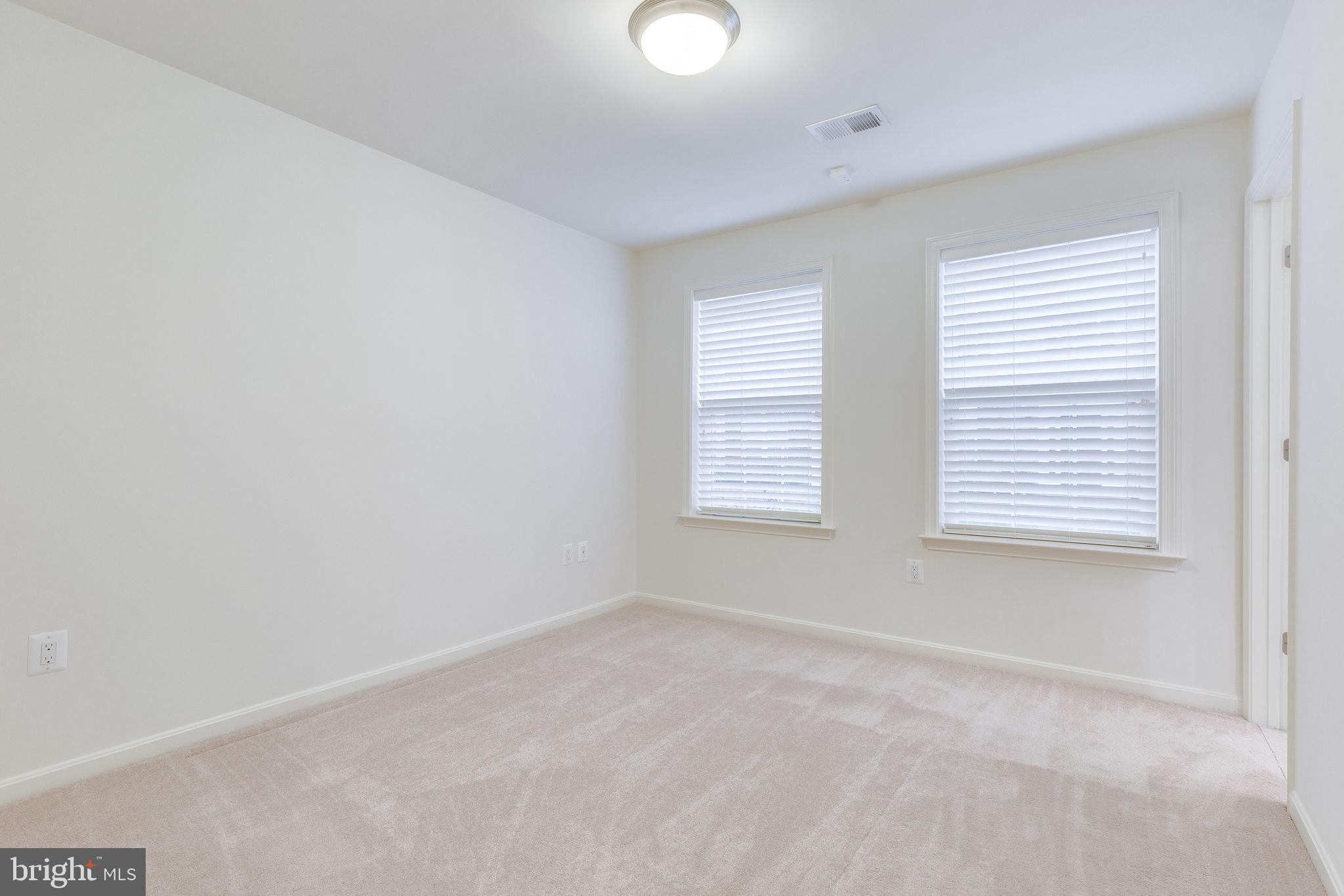44128 Turf Field Square Chantilly, VA 20152 - Photo 9 of 56 Gallery Image 9