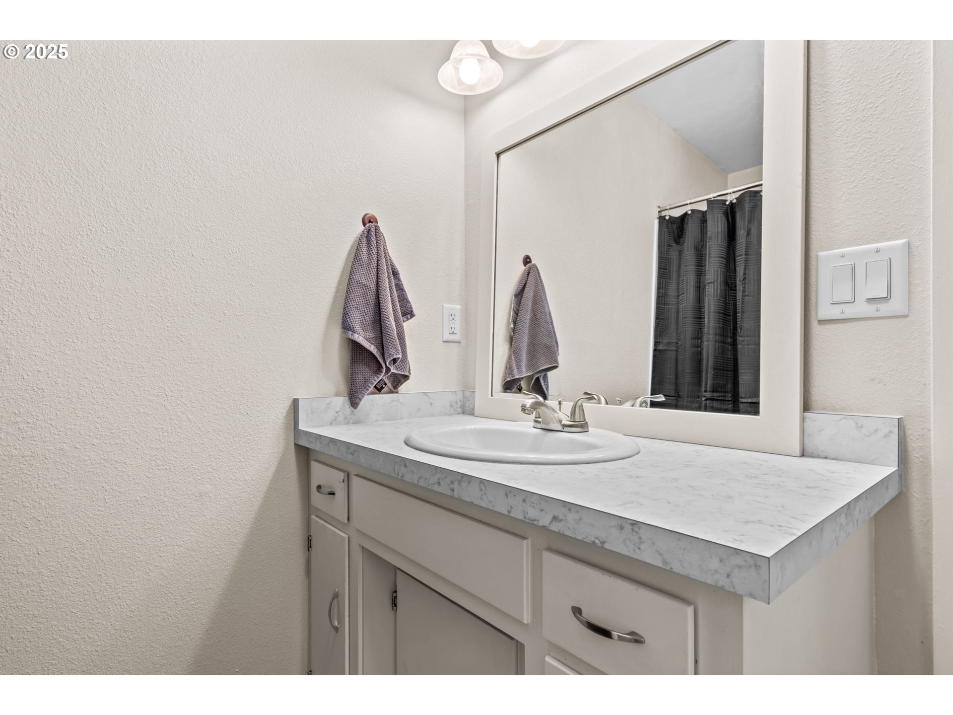1490 Carobelle Court Cottage Grove, OR 97424 - Photo 16 of 28 a bathroom with a sink and a mirror