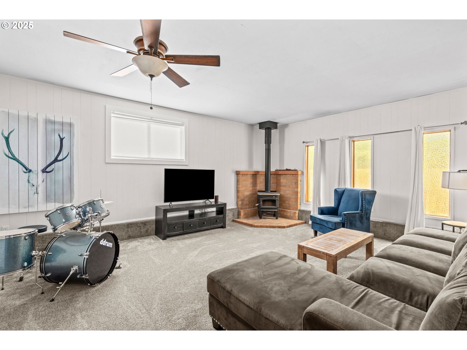 1490 Carobelle Court Cottage Grove, OR 97424 - Photo 10 of 28 a living room with furniture flat screen tv and a window