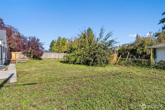 a view of a yard with an trees