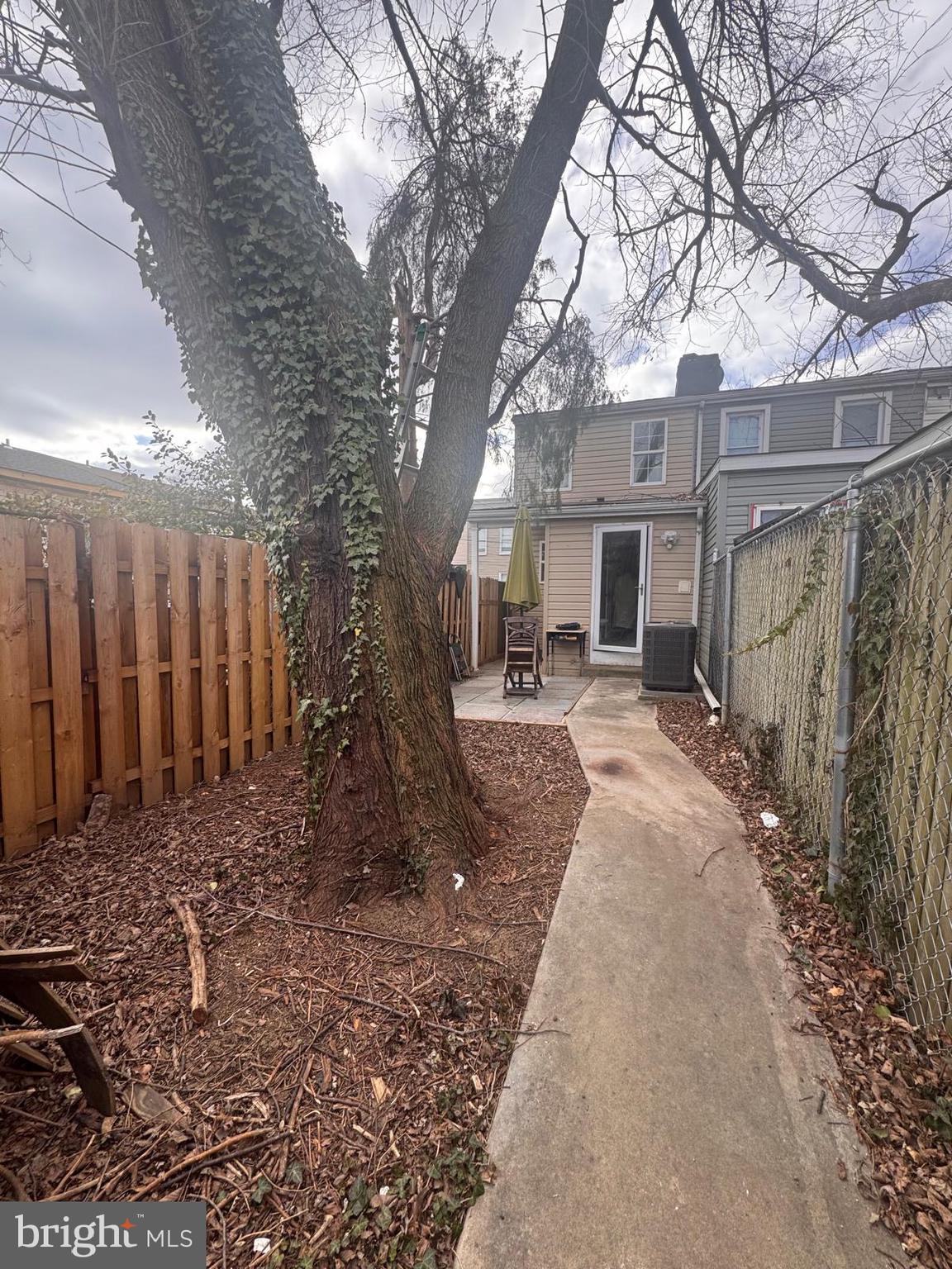 424 Freeman Street Baltimore, MD 21225 - Photo 21 of 23 a view of a yard with chairs