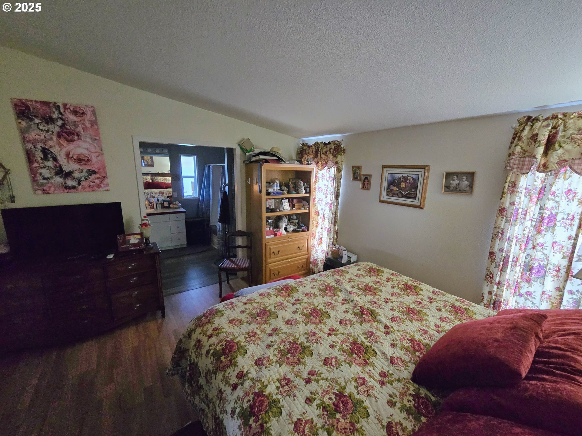 3200 Oak Terrace Drive, Unit 47 Lebanon, OR 97355 - Photo 13 of 24 a bedroom with a bed dresser and a window