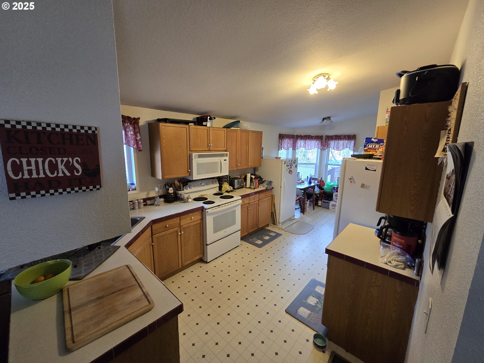 3200 Oak Terrace Drive, Unit 47 Lebanon, OR 97355 - Photo 17 of 24 a kitchen with granite countertop a stove and a refrigerator