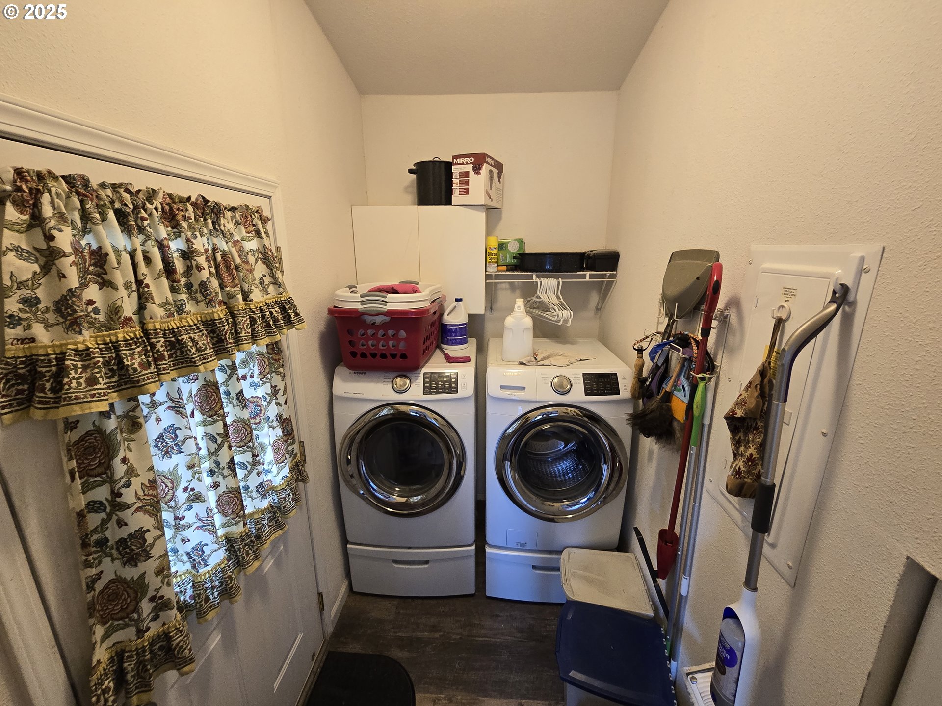 3200 Oak Terrace Drive, Unit 47 Lebanon, OR 97355 - Photo 21 of 24 a utility room with dryer and washer