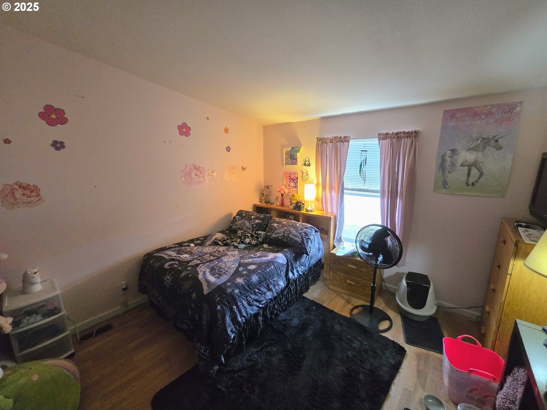 3200 Oak Terrace Drive, Unit 47 Lebanon, OR 97355 - Photo 8 of 24 a bedroom with bed and a window