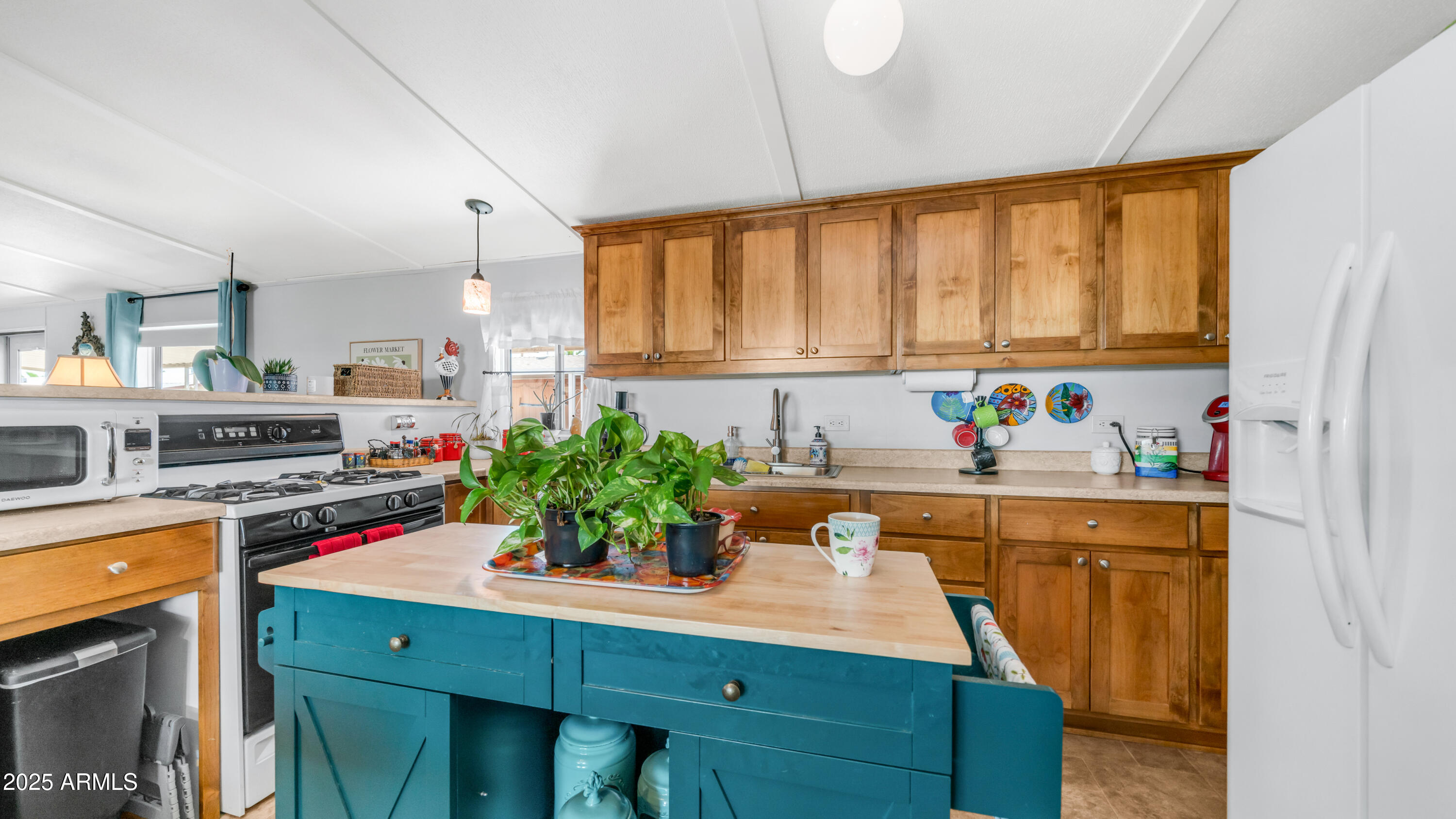 301 South Signal Butte Road, Unit 732 Apache Junction, AZ 85120 - Photo 9 of 44 301 S Signal Butte Rd Lot 732 (7)