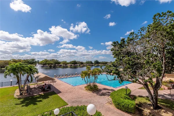 $1,450 | 200 Ashbury Road, Unit 208, Hollywood, FL 33024